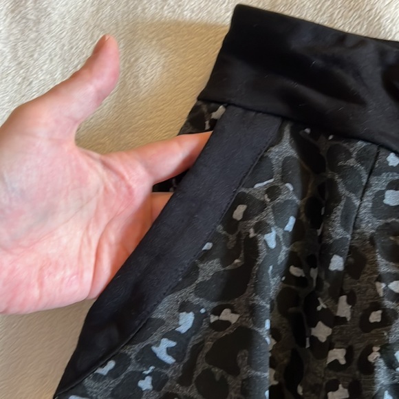 Melissa McCarthy Seven7 flare leopard skirt with pockets size 1X - Picture 2 of 4